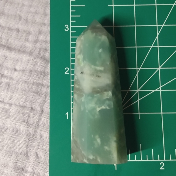 New Caribbean Calcite mini tower 75.9grams 3" high - Picture 3 of 8